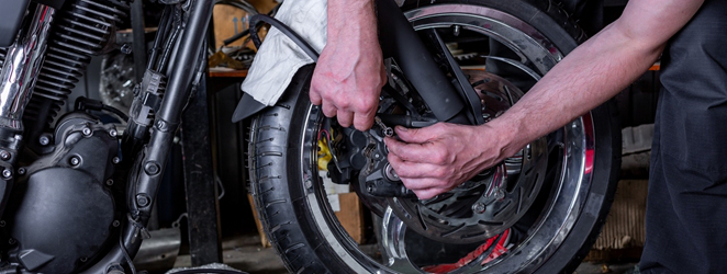 タイヤがバーストする原因とは 修理方法や費用をご紹介 バイクライフをより楽しくさせる グーバイクマガジン
